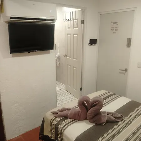 Casa Nance Alojamientos Coba Habitacion Con Bano Ac Tv Cancun Exterior photo